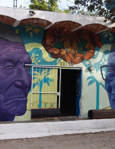 Corredor de arte en la Cruz de Huanacaxtle