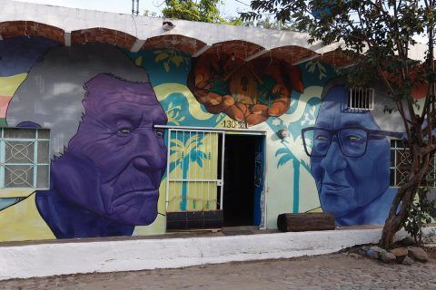 Corredor de arte en la Cruz de Huanacaxtle, murales que alegran el paisaje