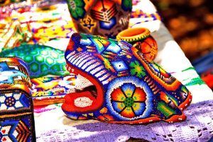 Lee más sobre el artículo Artesanía Huichol: La mejor y más hermosa de México