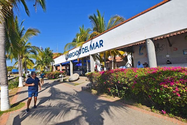 Mercado del Mar en la Cruz de Huanacaxtle